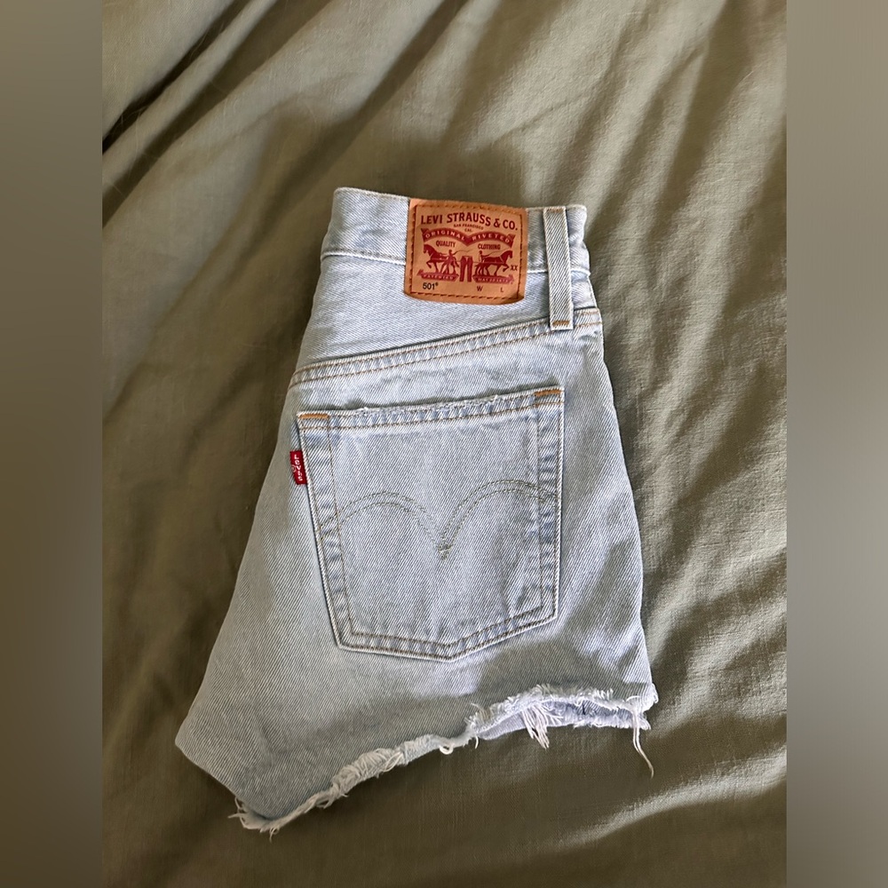 Light Wash Levi 501’s